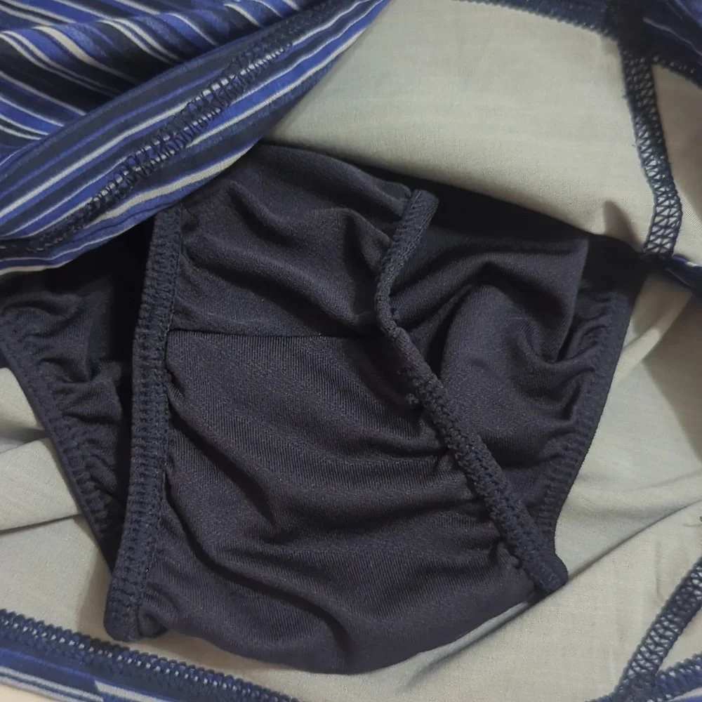 Athleta Ready Set Go 2 in 1 Shorts, Color Navy/Black Size S